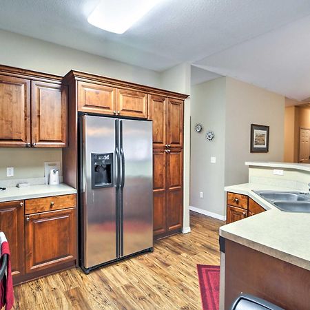 Branson Home With Deck Walk To The Strip And Creek! Buitenkant foto