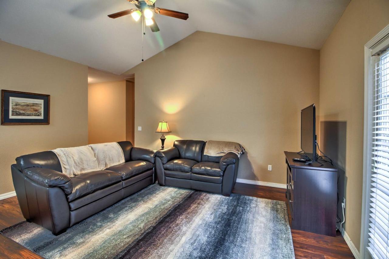 Branson Home With Deck Walk To The Strip And Creek! Buitenkant foto
