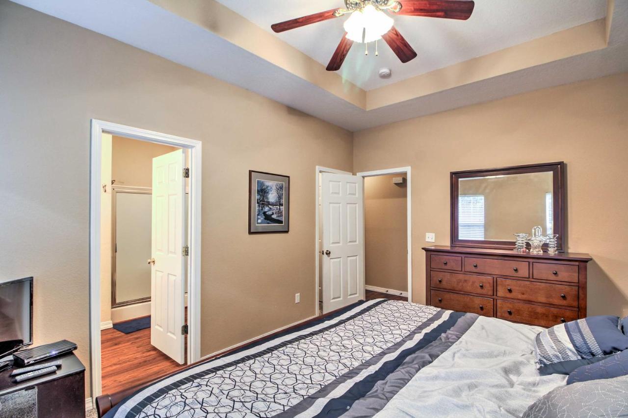 Branson Home With Deck Walk To The Strip And Creek! Buitenkant foto