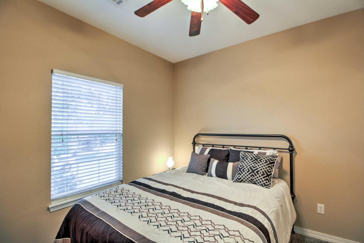Branson Home With Deck Walk To The Strip And Creek! Buitenkant foto